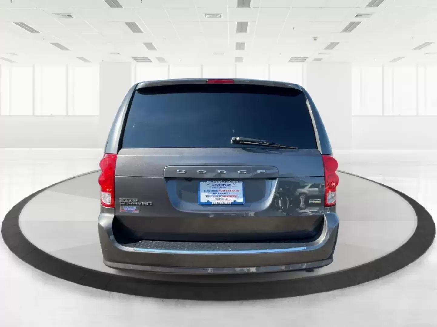 2018 Dodge Grand Caravan SE (2C4RDGBG5JR) with an Pentastar 3.6L V-6 DOHC engine, located at 880 E. National Road, Vandalia, OH, 45377, (937) 908-9800, 39.891918, -84.183594 - **Explore the Open Road in Style with the 2018 Dodge Grand Caravan Perfect for Families on the Go!**<br /> <br /> Are you searching for a reliable vehicle that caters to your family's needs while offering comfort and versatility? Look no further than the 2018 Dodge Grand Caravan SE, available now a - Photo#3