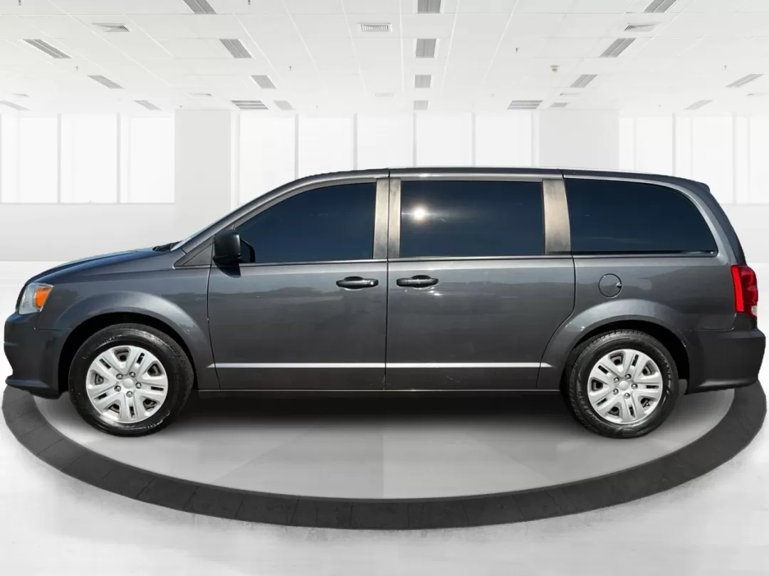 2018 Dodge Grand Caravan SE (2C4RDGBG5JR) with an Pentastar 3.6L V-6 DOHC engine, located at 880 E. National Road, Vandalia, OH, 45377, (937) 908-9800, 39.891918, -84.183594 - Photo#5