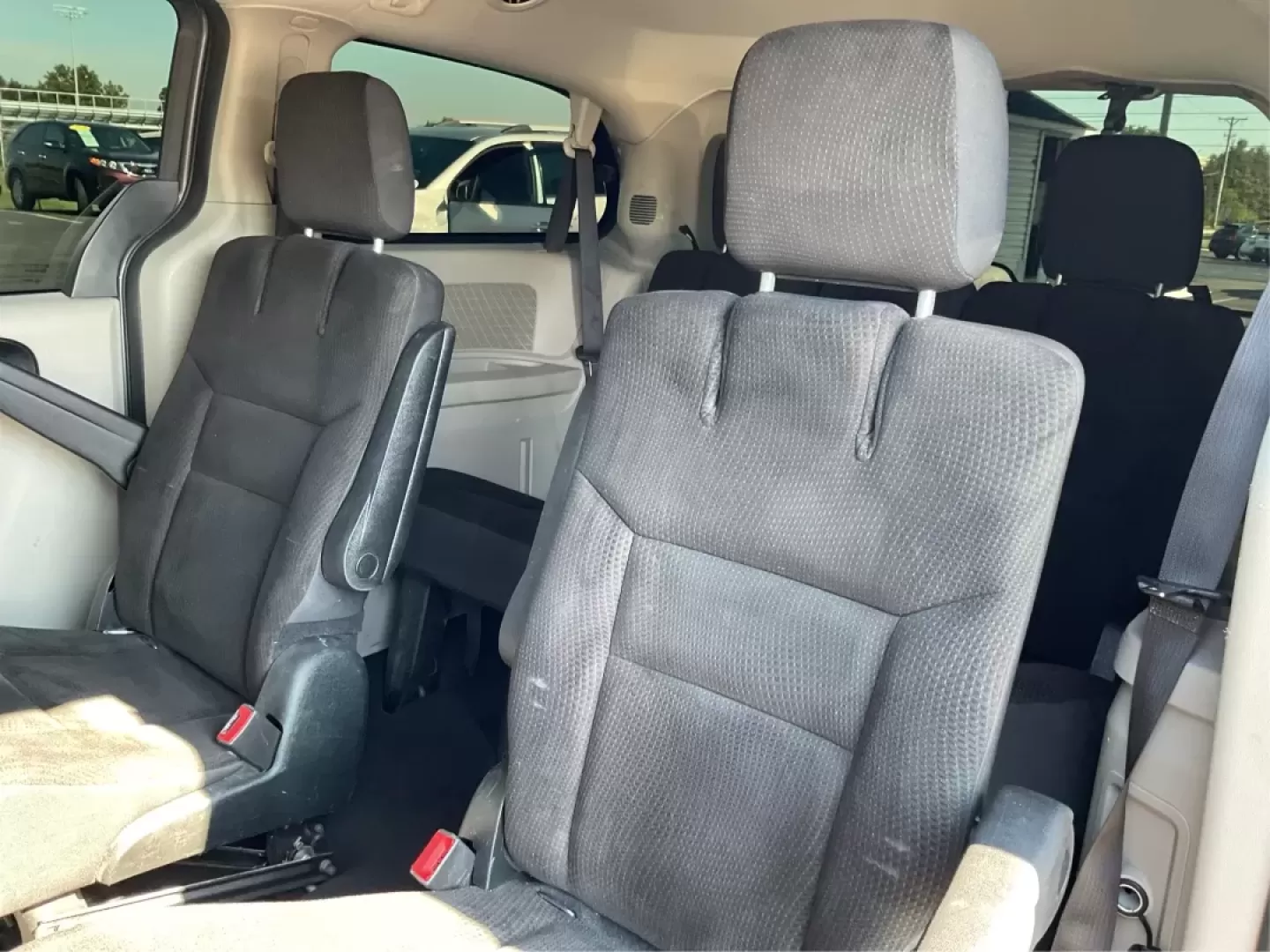 2018 Dodge Grand Caravan SE (2C4RDGBG5JR) with an Pentastar 3.6L V-6 DOHC engine, located at 880 E. National Road, Vandalia, OH, 45377, (937) 908-9800, 39.891918, -84.183594 - **Explore the Open Road in Style with the 2018 Dodge Grand Caravan Perfect for Families on the Go!**<br /> <br /> Are you searching for a reliable vehicle that caters to your family's needs while offering comfort and versatility? Look no further than the 2018 Dodge Grand Caravan SE, available now a - Photo#10