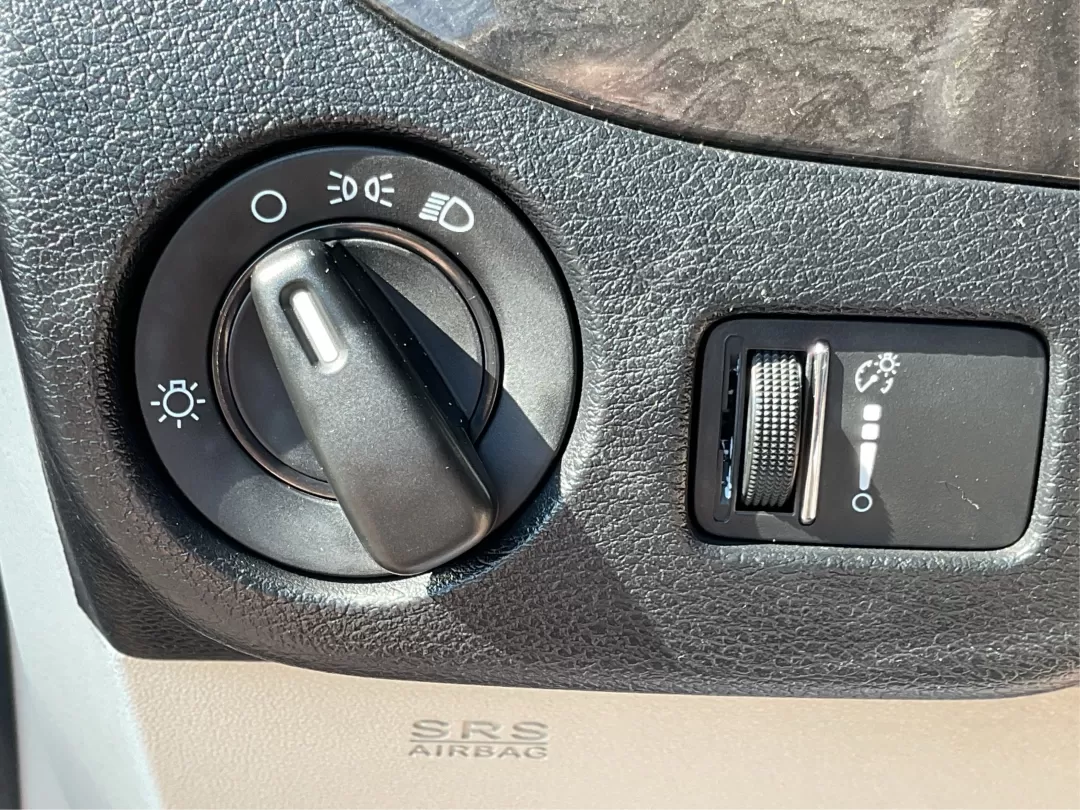 2018 Dodge Grand Caravan SE (2C4RDGBG5JR) with an Pentastar 3.6L V-6 DOHC engine, located at 880 E. National Road, Vandalia, OH, 45377, (937) 908-9800, 39.891918, -84.183594 - Photo#17