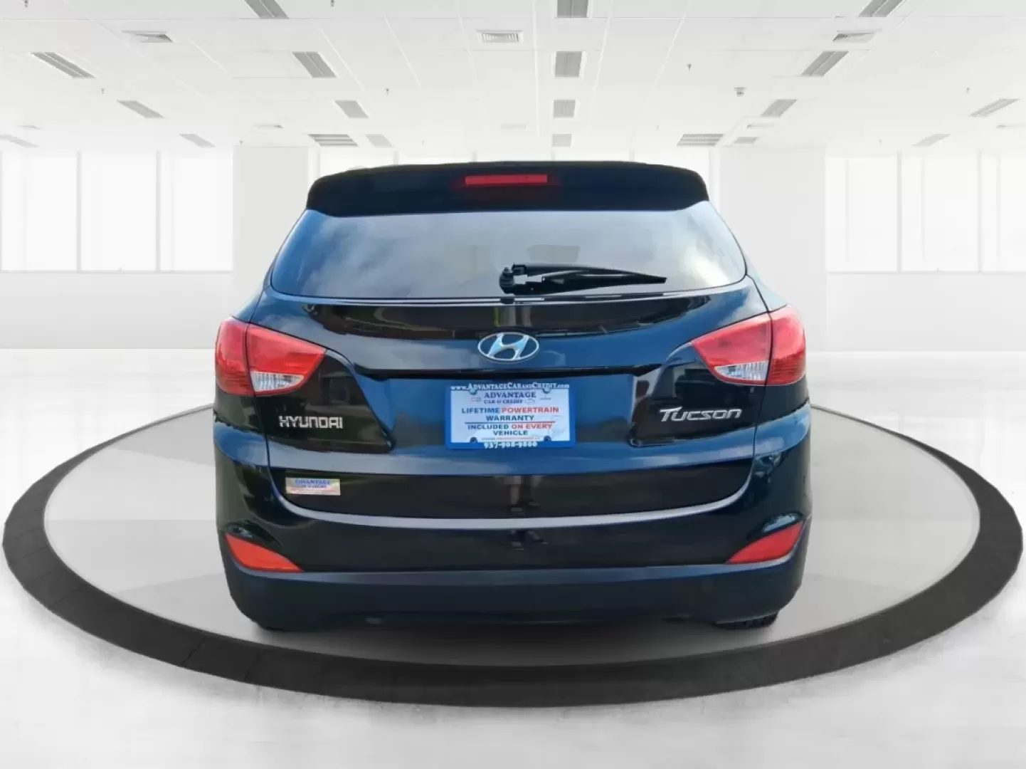 2012 Hyundai Tucson GLS (KM8JU3AC2CU) with an Theta II 2.4L I-4 DOHC engine, located at 880 E. National Road, Vandalia, OH, 45377, (937) 908-9800, 39.891918, -84.183594 - **Discover Your Next Adventure with the 2012 Hyundai Tucson GLS at Advantage Car and Credit!**<br /> <br /> Are you ready to elevate your lifestyle with a vehicle that meets the demands of your family, your daily commute, or those exciting weekend getaways? Look no further than the 2012 Hyundai Tucs - Photo#3