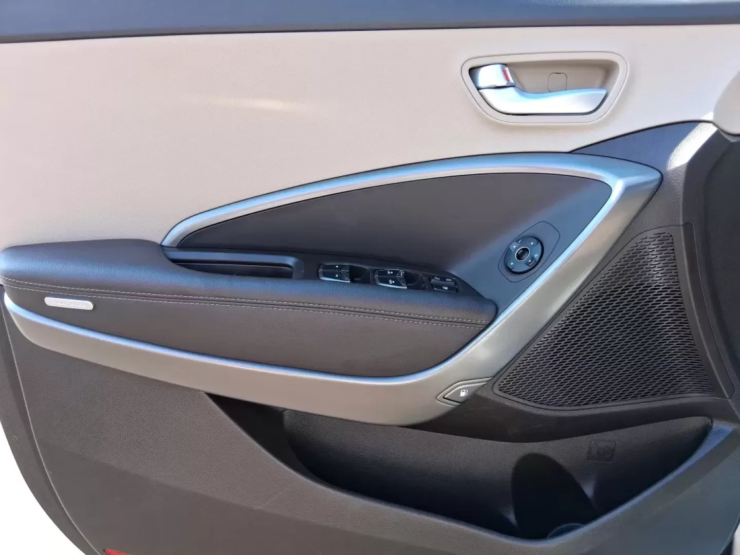 2018 Hyundai Santa Fe 2.4L (5NMZUDLB3JH) with an Theta II 2.4L I-4 gasoline direct injection engine, located at 880 E. National Road, Vandalia, OH, 45377, (937) 908-9800, 39.891918, -84.183594 - Photo#18