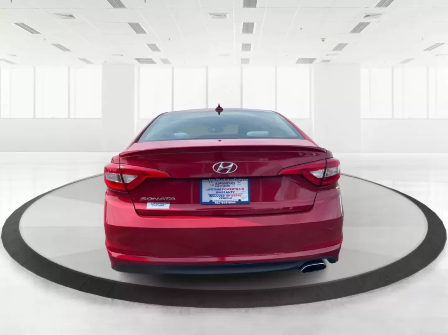 2017 Hyundai Sonata SE (5NPE24AF7HH) with an 2.4L I-4 gasoline direct injection engine, located at 880 E. National Road, Vandalia, OH, 45377, (937) 908-9800, 39.891918, -84.183594 - Are you in search of an affordable, reliable sedan that can keep up with your busy lifestyle? Look no further than this stunning 2017 Hyundai Sonata SE, available now at Advantage Car and Credit in Fairborn, OH. This vehicle is perfect for budget-conscious buyers who need a dependable car for daily - Photo#3
