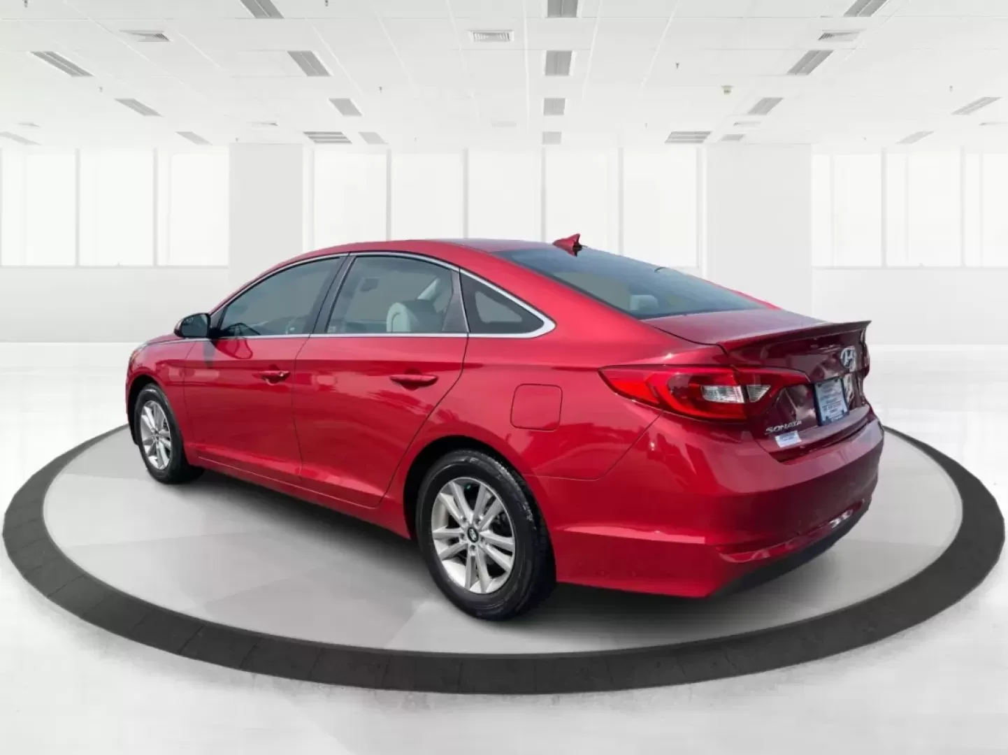 2017 Hyundai Sonata SE (5NPE24AF7HH) with an 2.4L I-4 gasoline direct injection engine, located at 880 E. National Road, Vandalia, OH, 45377, (937) 908-9800, 39.891918, -84.183594 - Are you in search of an affordable, reliable sedan that can keep up with your busy lifestyle? Look no further than this stunning 2017 Hyundai Sonata SE, available now at Advantage Car and Credit in Fairborn, OH. This vehicle is perfect for budget-conscious buyers who need a dependable car for daily - Photo#4