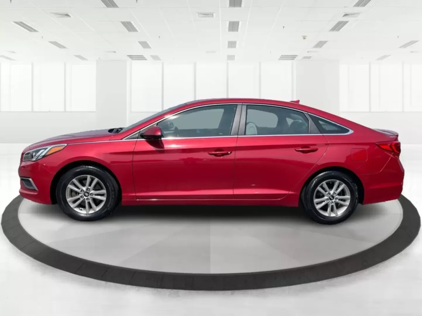 2017 Hyundai Sonata SE (5NPE24AF7HH) with an 2.4L I-4 gasoline direct injection engine, located at 880 E. National Road, Vandalia, OH, 45377, (937) 908-9800, 39.891918, -84.183594 - Are you in search of an affordable, reliable sedan that can keep up with your busy lifestyle? Look no further than this stunning 2017 Hyundai Sonata SE, available now at Advantage Car and Credit in Fairborn, OH. This vehicle is perfect for budget-conscious buyers who need a dependable car for daily - Photo#5