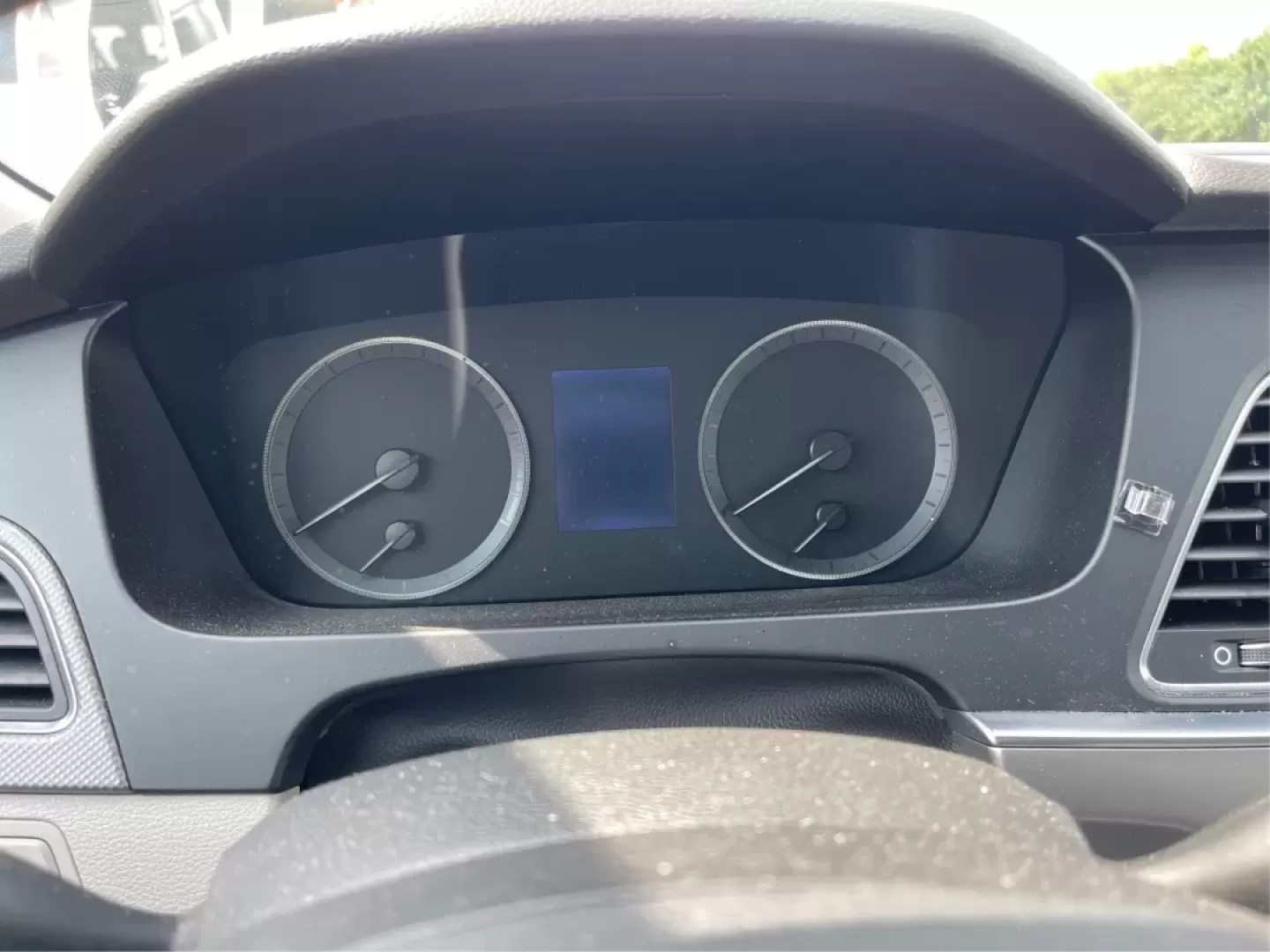 2017 Hyundai Sonata SE (5NPE24AF7HH) with an 2.4L I-4 gasoline direct injection engine, located at 880 E. National Road, Vandalia, OH, 45377, (937) 908-9800, 39.891918, -84.183594 - Are you in search of an affordable, reliable sedan that can keep up with your busy lifestyle? Look no further than this stunning 2017 Hyundai Sonata SE, available now at Advantage Car and Credit in Fairborn, OH. This vehicle is perfect for budget-conscious buyers who need a dependable car for daily - Photo#15
