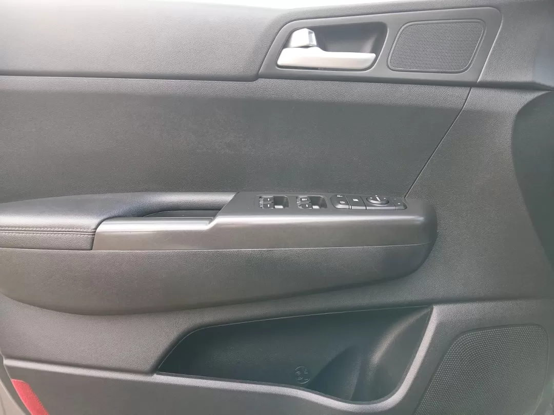 2017 Hyundai Sonata SE (5NPE24AF7HH) with an 2.4L I-4 gasoline direct injection engine, located at 1951 S Dayton Lakeview Rd., New Carlisle, OH, 45344, (937) 908-9800, 39.890999, -84.050255 - Photo#18