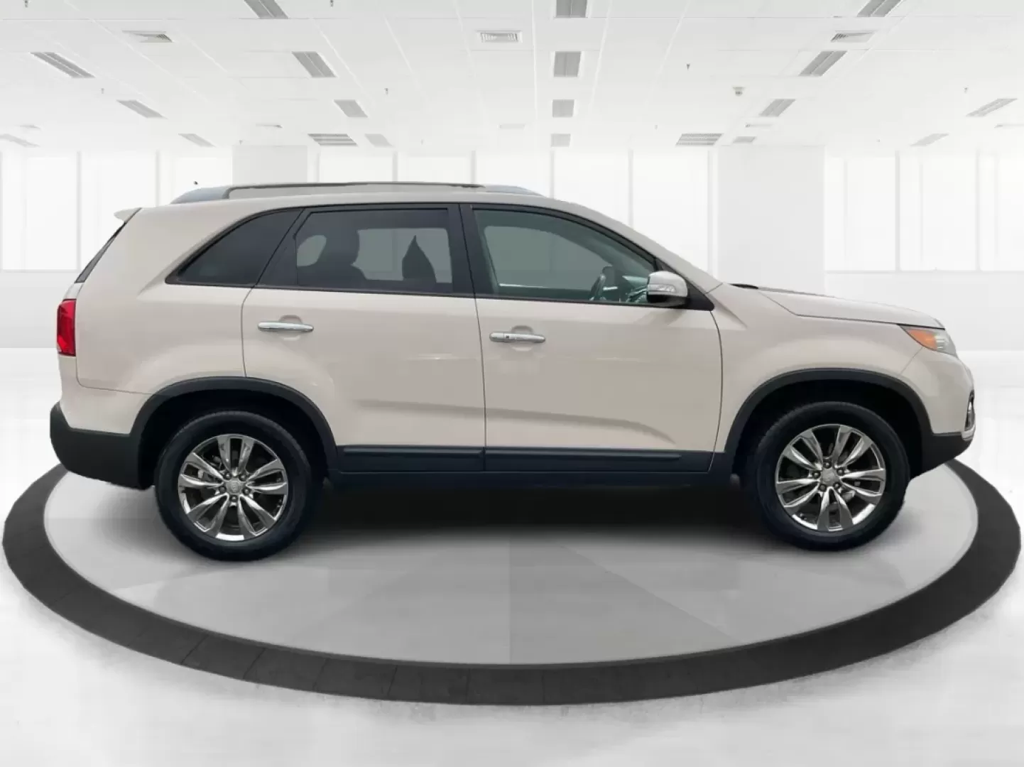 2011 Kia Sorento EX (5XYKU4A11BG) with an 2.4L I-4 DOHC engine, located at 880 E. National Road, Vandalia, OH, 45377, (937) 908-9800, 39.891918, -84.183594 - Are you ready to elevate your family's adventures while keeping comfort and safety at the forefront? Look no further than this 2011 Kia Sorento EX, available now at Advantage Car and Credit, your trusted Buy Here Pay Here dealership located at 1184 Kauffman Ave, Fairborn, OH 45324. With guaranteed a - Photo#1