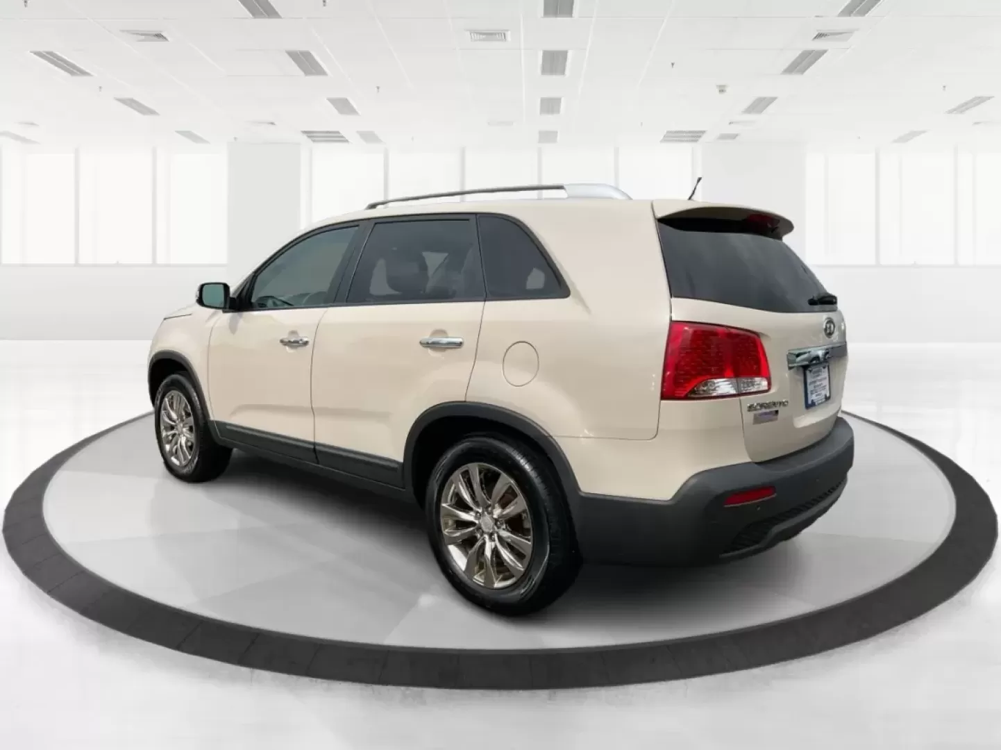 2011 Kia Sorento EX (5XYKU4A11BG) with an 2.4L I-4 DOHC engine, located at 880 E. National Road, Vandalia, OH, 45377, (937) 908-9800, 39.891918, -84.183594 - Are you ready to elevate your family's adventures while keeping comfort and safety at the forefront? Look no further than this 2011 Kia Sorento EX, available now at Advantage Car and Credit, your trusted Buy Here Pay Here dealership located at 1184 Kauffman Ave, Fairborn, OH 45324. With guaranteed a - Photo#4