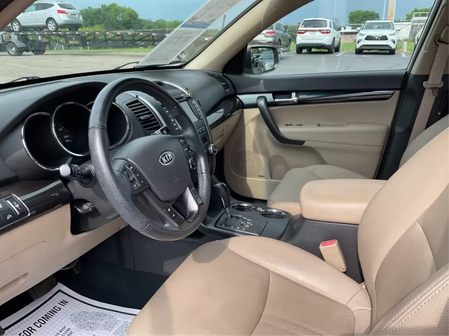 2011 Kia Sorento EX (5XYKU4A11BG) with an 2.4L I-4 DOHC engine, located at 880 E. National Road, Vandalia, OH, 45377, (937) 908-9800, 39.891918, -84.183594 - Are you ready to elevate your family's adventures while keeping comfort and safety at the forefront? Look no further than this 2011 Kia Sorento EX, available now at Advantage Car and Credit, your trusted Buy Here Pay Here dealership located at 1184 Kauffman Ave, Fairborn, OH 45324. With guaranteed a - Photo#9