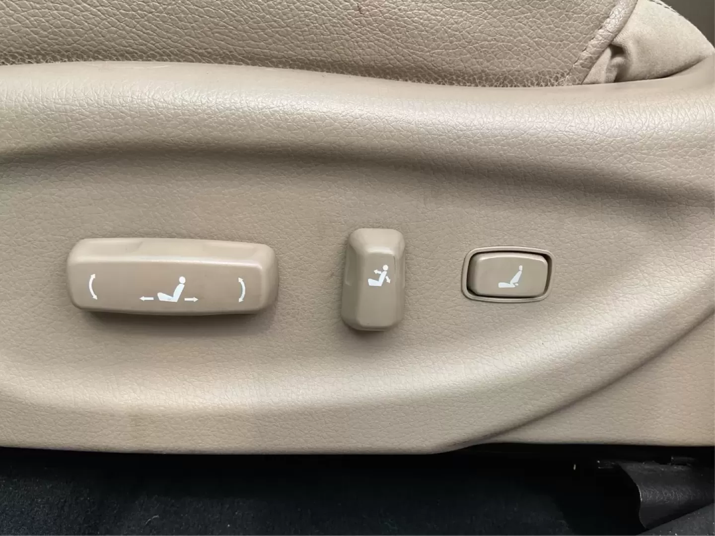 2011 Kia Sorento EX (5XYKU4A11BG) with an 2.4L I-4 DOHC engine, located at 880 E. National Road, Vandalia, OH, 45377, (937) 908-9800, 39.891918, -84.183594 - Are you ready to elevate your family's adventures while keeping comfort and safety at the forefront? Look no further than this 2011 Kia Sorento EX, available now at Advantage Car and Credit, your trusted Buy Here Pay Here dealership located at 1184 Kauffman Ave, Fairborn, OH 45324. With guaranteed a - Photo#17