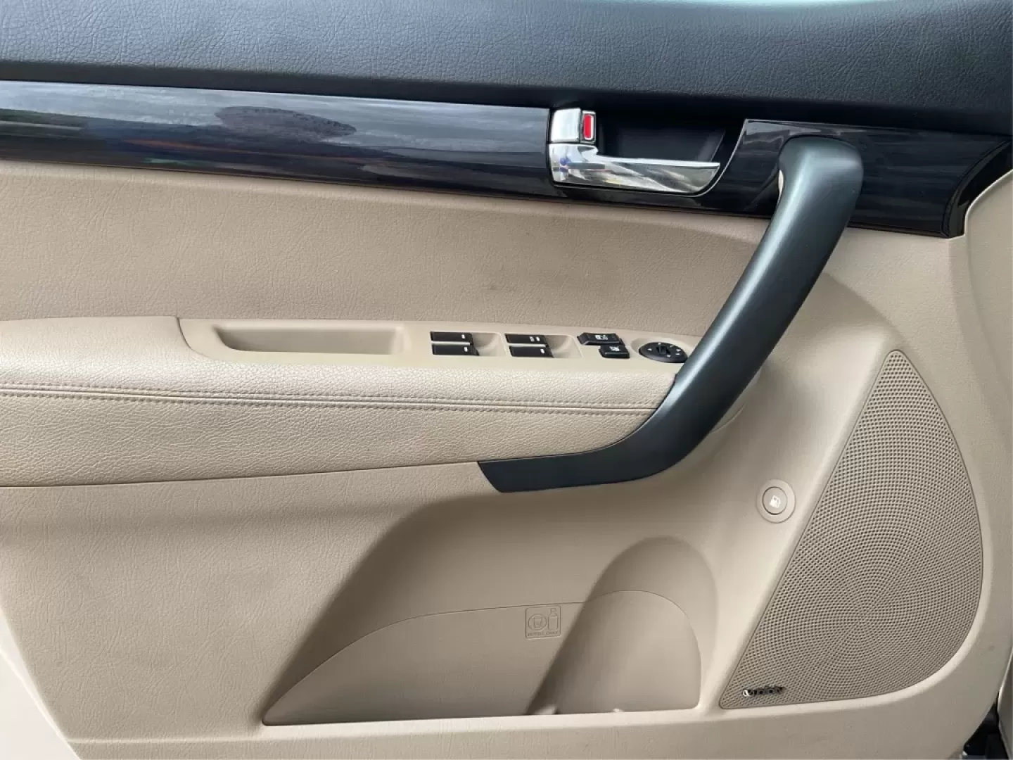 2011 Kia Sorento EX (5XYKU4A11BG) with an 2.4L I-4 DOHC engine, located at 880 E. National Road, Vandalia, OH, 45377, (937) 908-9800, 39.891918, -84.183594 - Are you ready to elevate your family's adventures while keeping comfort and safety at the forefront? Look no further than this 2011 Kia Sorento EX, available now at Advantage Car and Credit, your trusted Buy Here Pay Here dealership located at 1184 Kauffman Ave, Fairborn, OH 45324. With guaranteed a - Photo#18