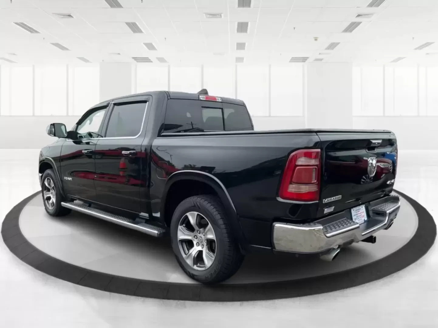 2019 Ram 1500 Laramie Crew Cab SWB 4WD (1C6SRFJT5KN) with an 5.7L V8 OHV 16V engine, 8-Speed Automatic transmission, located at 1230 East Main St, Xenia, OH, 45385, (937) 908-9800, 39.688026, -83.910172 - **Unleash Your Adventures with the 2019 Ram 1500 Laramie Crew Cab Perfect for Work and Play!**<br /> <br /> Are you ready to elevate your daily driving experience? Look no further than this stunning 2019 Ram 1500 Laramie Crew Cab, a vehicle designed to enhance your lifestyle whether you're commutin - Photo#4