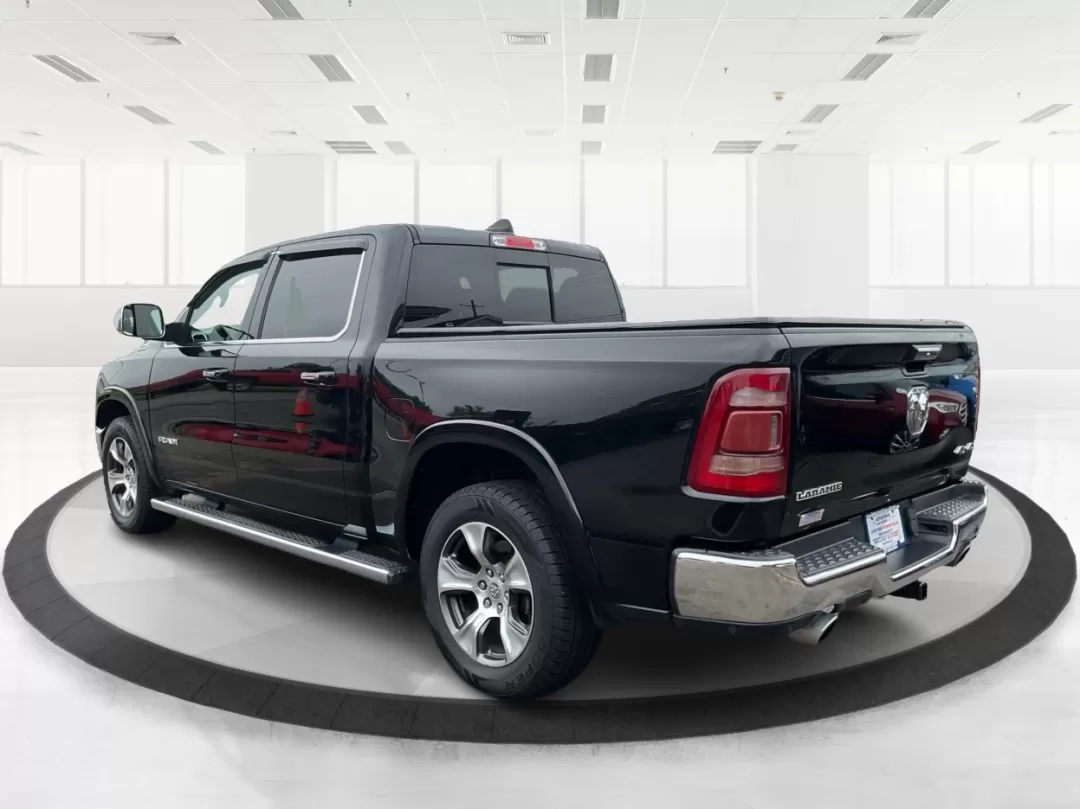 2019 Ram 1500 Laramie Crew Cab SWB 4WD (1C6SRFJT5KN) with an 5.7L V8 OHV 16V engine, 8-Speed Automatic transmission, located at 1230 East Main St, Xenia, OH, 45385, (937) 908-9800, 39.688026, -83.910172 - Photo#4