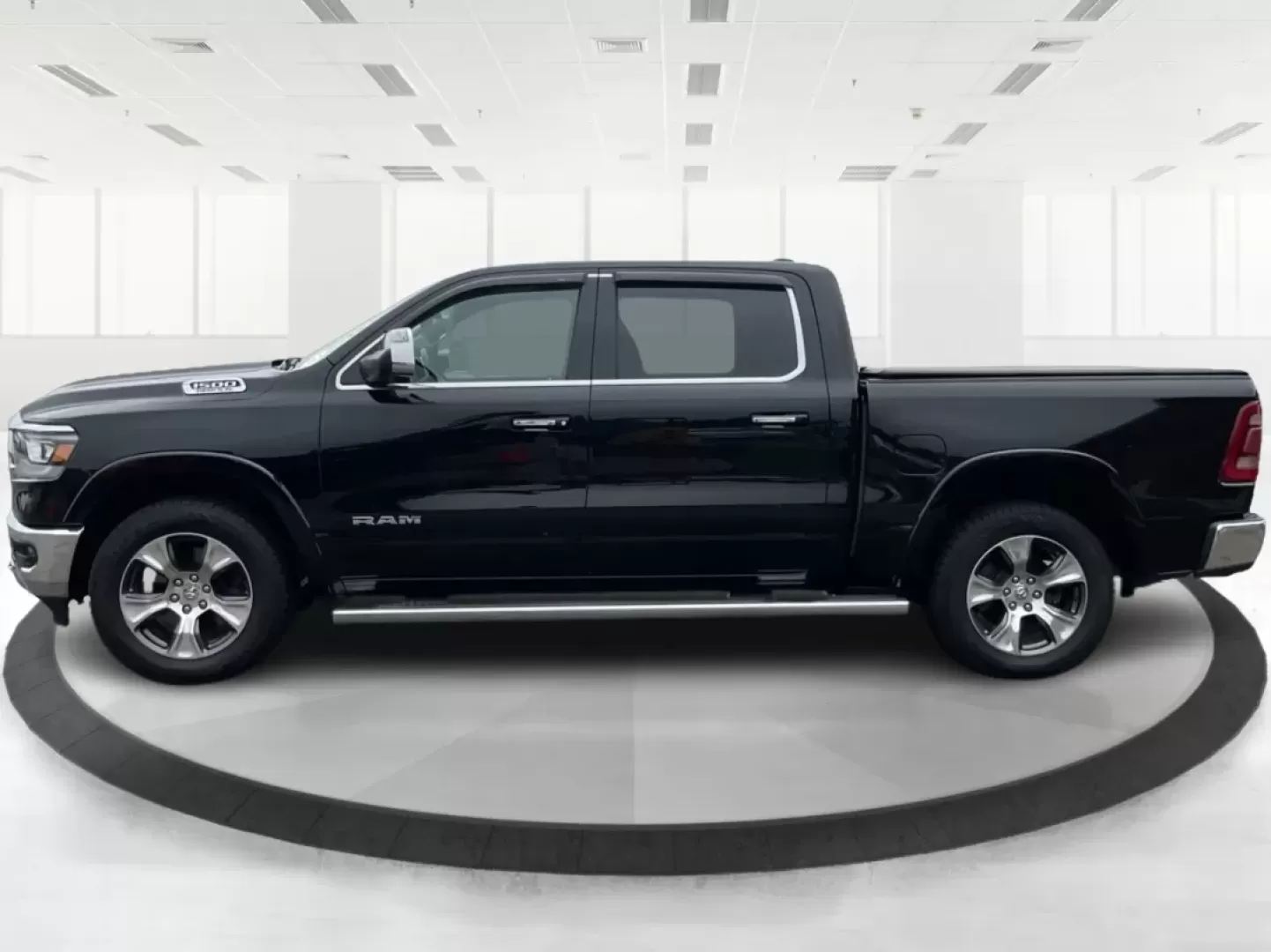 2019 Ram 1500 Laramie Crew Cab SWB 4WD (1C6SRFJT5KN) with an 5.7L V8 OHV 16V engine, 8-Speed Automatic transmission, located at 1230 East Main St, Xenia, OH, 45385, (937) 908-9800, 39.688026, -83.910172 - **Unleash Your Adventures with the 2019 Ram 1500 Laramie Crew Cab Perfect for Work and Play!**<br /> <br /> Are you ready to elevate your daily driving experience? Look no further than this stunning 2019 Ram 1500 Laramie Crew Cab, a vehicle designed to enhance your lifestyle whether you're commutin - Photo#5