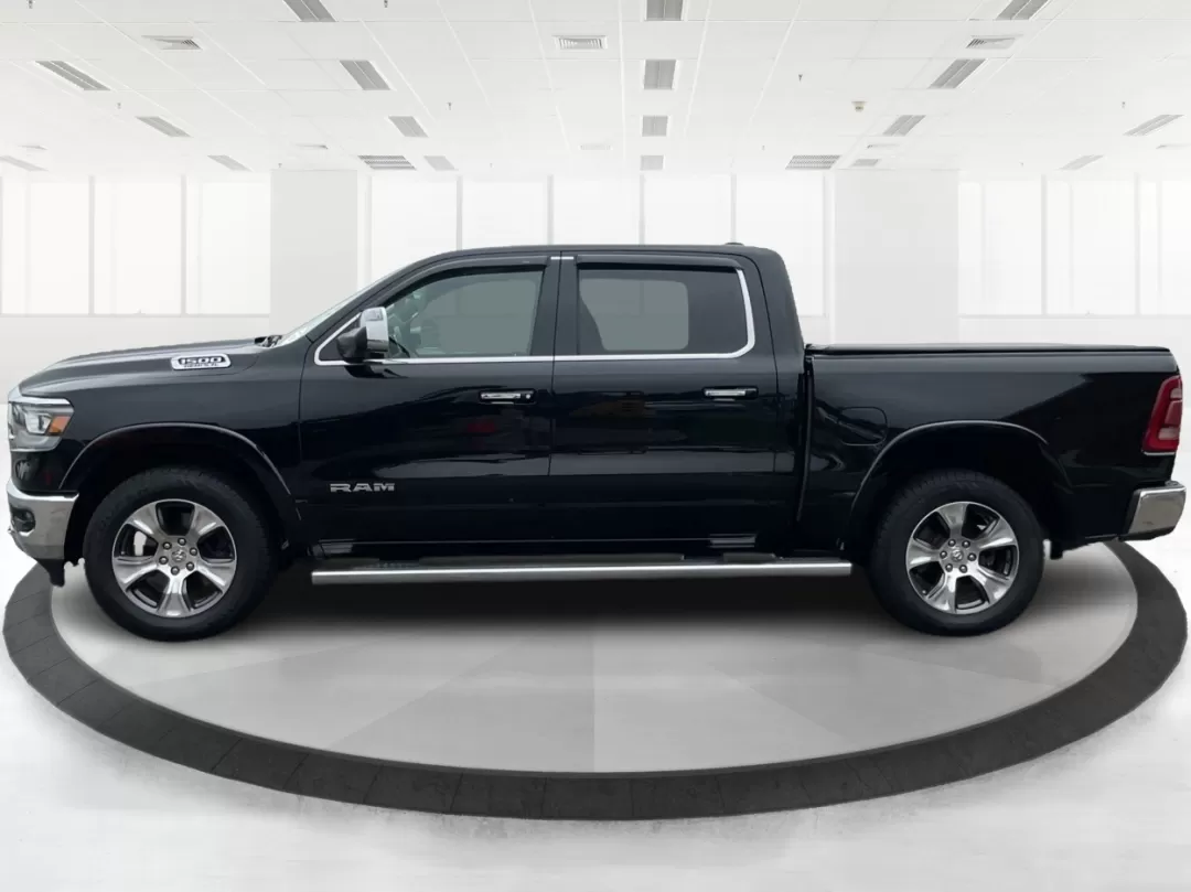 2019 Ram 1500 Laramie Crew Cab SWB 4WD (1C6SRFJT5KN) with an 5.7L V8 OHV 16V engine, 8-Speed Automatic transmission, located at 1230 East Main St, Xenia, OH, 45385, (937) 908-9800, 39.688026, -83.910172 - Photo#5