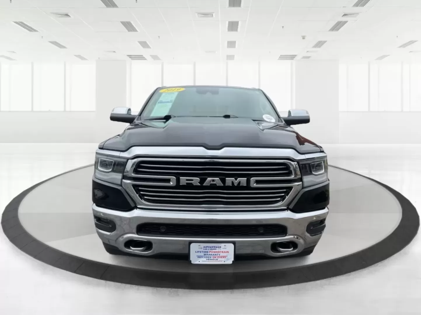 2019 Ram 1500 Laramie Crew Cab SWB 4WD (1C6SRFJT5KN) with an 5.7L V8 OHV 16V engine, 8-Speed Automatic transmission, located at 1230 East Main St, Xenia, OH, 45385, (937) 908-9800, 39.688026, -83.910172 - **Unleash Your Adventures with the 2019 Ram 1500 Laramie Crew Cab Perfect for Work and Play!**<br /> <br /> Are you ready to elevate your daily driving experience? Look no further than this stunning 2019 Ram 1500 Laramie Crew Cab, a vehicle designed to enhance your lifestyle whether you're commutin - Photo#7