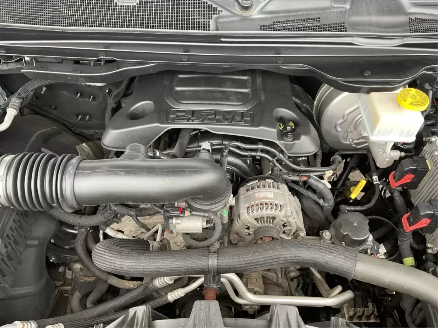 2019 Ram 1500 Laramie Crew Cab SWB 4WD (1C6SRFJT5KN) with an 5.7L V8 OHV 16V engine, 8-Speed Automatic transmission, located at 1230 East Main St, Xenia, OH, 45385, (937) 908-9800, 39.688026, -83.910172 - **Unleash Your Adventures with the 2019 Ram 1500 Laramie Crew Cab Perfect for Work and Play!**<br /> <br /> Are you ready to elevate your daily driving experience? Look no further than this stunning 2019 Ram 1500 Laramie Crew Cab, a vehicle designed to enhance your lifestyle whether you're commutin - Photo#11