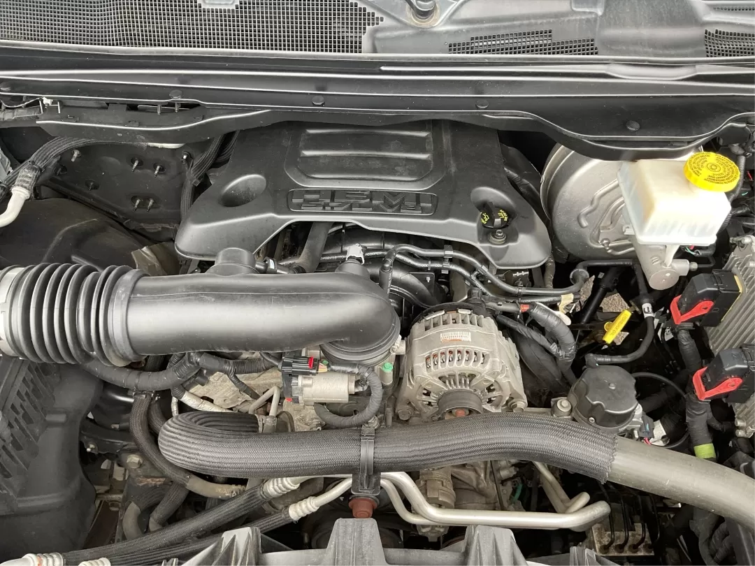 2019 Ram 1500 Laramie Crew Cab SWB 4WD (1C6SRFJT5KN) with an 5.7L V8 OHV 16V engine, 8-Speed Automatic transmission, located at 1230 East Main St, Xenia, OH, 45385, (937) 908-9800, 39.688026, -83.910172 - Photo#11