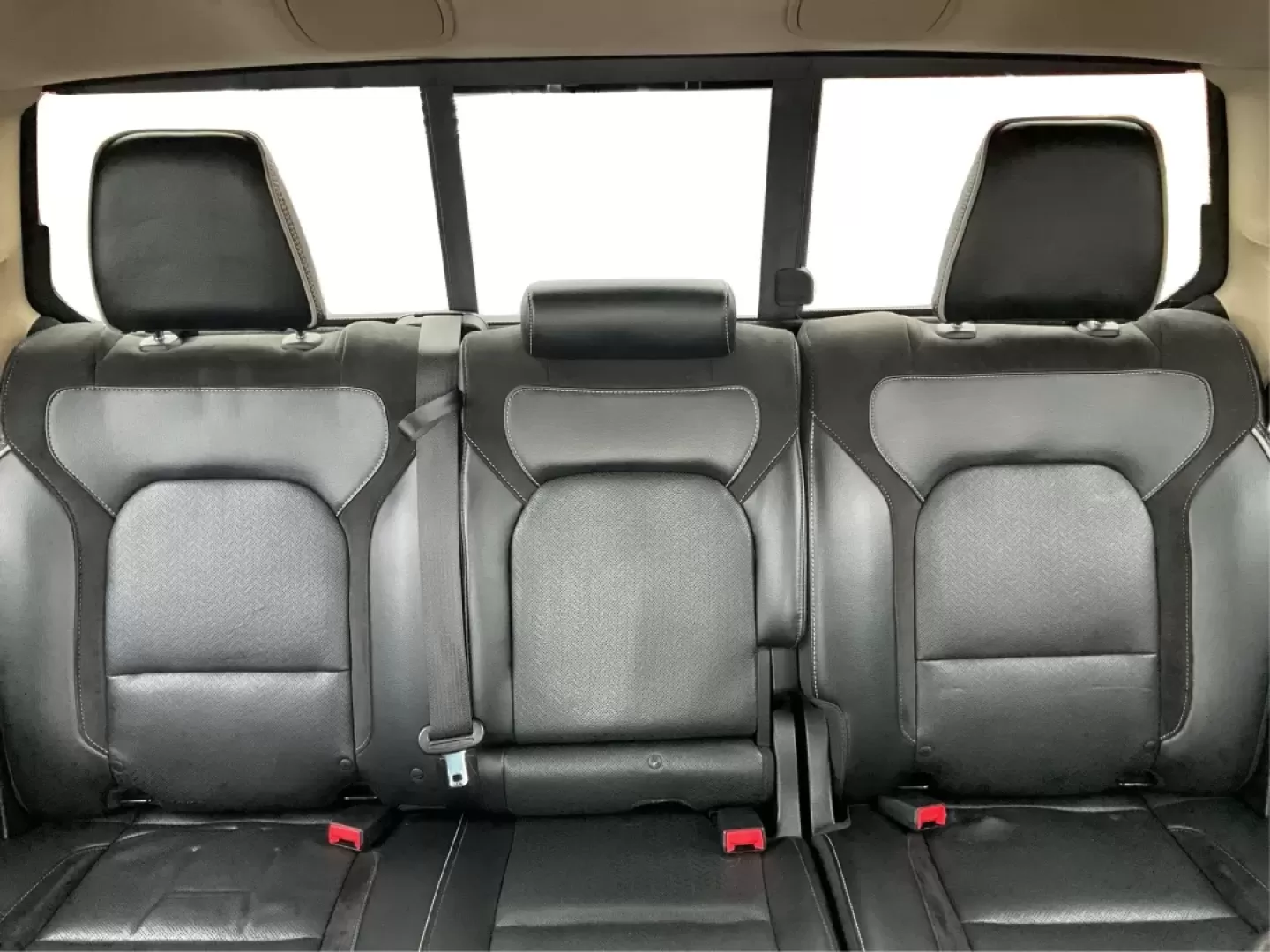 2019 Ram 1500 Laramie Crew Cab SWB 4WD (1C6SRFJT5KN) with an 5.7L V8 OHV 16V engine, 8-Speed Automatic transmission, located at 1230 East Main St, Xenia, OH, 45385, (937) 908-9800, 39.688026, -83.910172 - **Unleash Your Adventures with the 2019 Ram 1500 Laramie Crew Cab Perfect for Work and Play!**<br /> <br /> Are you ready to elevate your daily driving experience? Look no further than this stunning 2019 Ram 1500 Laramie Crew Cab, a vehicle designed to enhance your lifestyle whether you're commutin - Photo#13