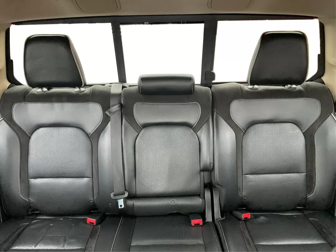 2019 Ram 1500 Laramie Crew Cab SWB 4WD (1C6SRFJT5KN) with an 5.7L V8 OHV 16V engine, 8-Speed Automatic transmission, located at 1230 East Main St, Xenia, OH, 45385, (937) 908-9800, 39.688026, -83.910172 - Photo#13