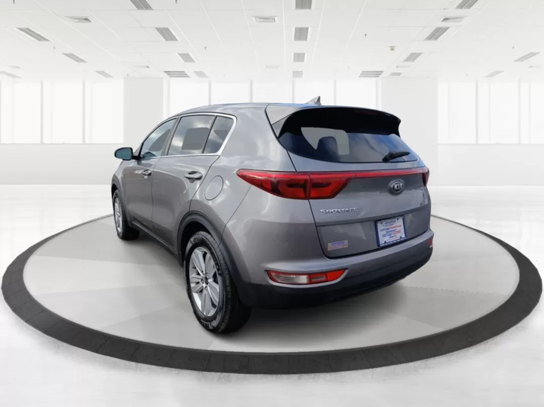2017 Kia Sportage LX AWD (KNDPMCAC3H7) with an 2.4L V6 DOHC 24V engine, 6-Speed Automatic transmission, located at 1230 East Main St, Xenia, OH, 45385, (937) 908-9800, 39.688026, -83.910172 - Photo#4