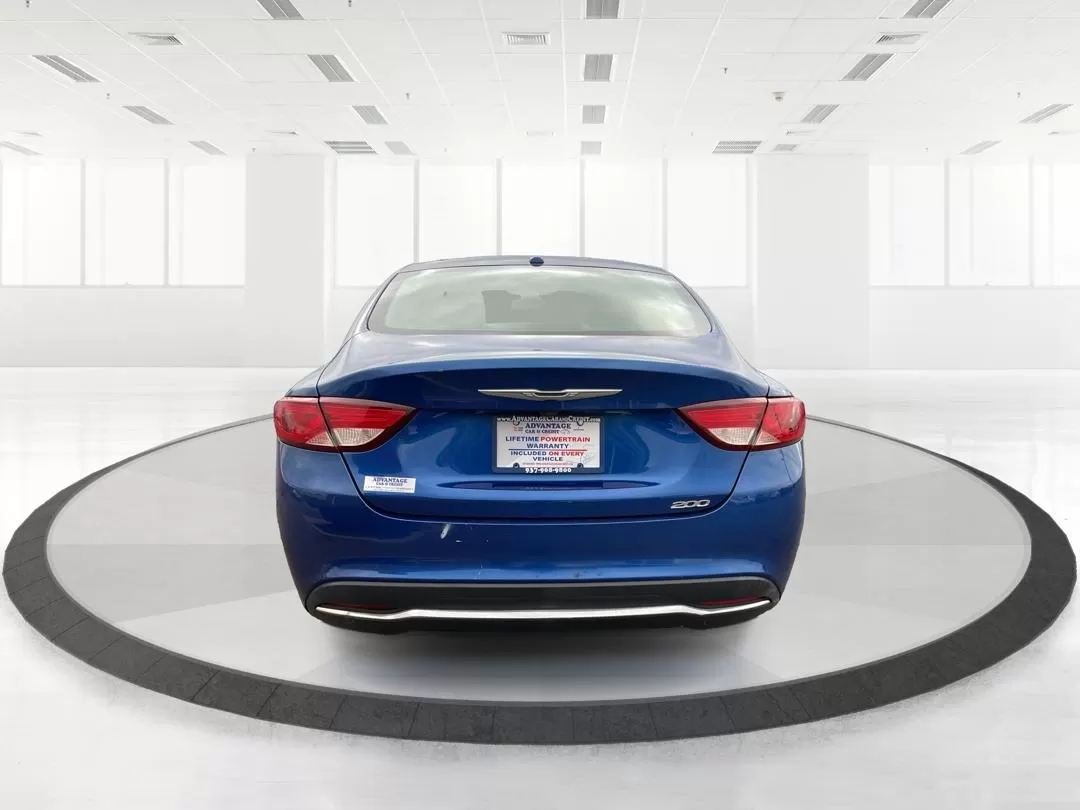 2015 Chrysler 200 Limited (1C3CCCAB9FN) with an 3.6L V-6 DOHC engine, located at 1230 East Main St, Xenia, OH, 45385, (937) 908-9800, 39.688026, -83.910172 - Photo#3