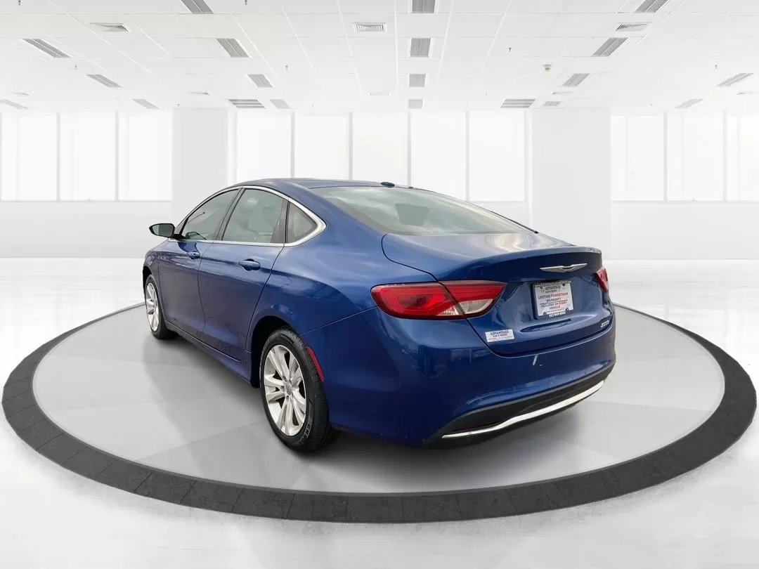 2015 Chrysler 200 Limited (1C3CCCAB9FN) with an 3.6L V-6 DOHC engine, located at 1230 East Main St, Xenia, OH, 45385, (937) 908-9800, 39.688026, -83.910172 - Photo#4