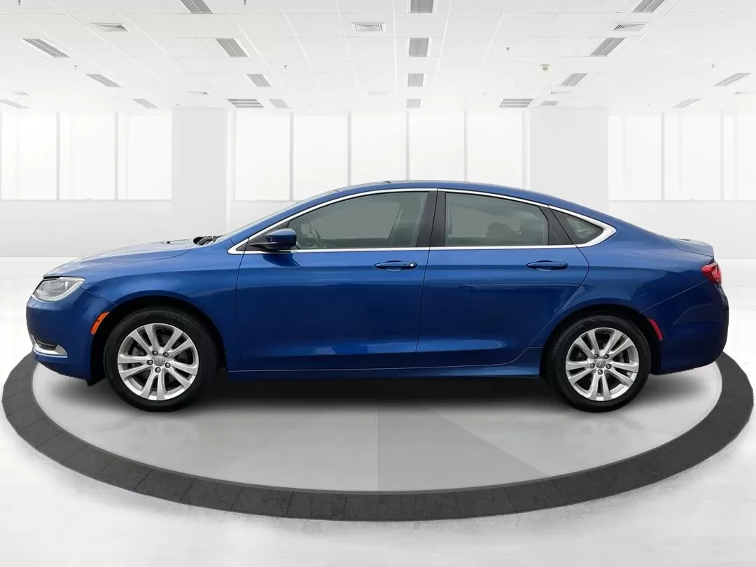 2015 Chrysler 200 Limited (1C3CCCAB9FN) with an 3.6L V-6 DOHC engine, located at 1230 East Main St, Xenia, OH, 45385, (937) 908-9800, 39.688026, -83.910172 - Photo#5