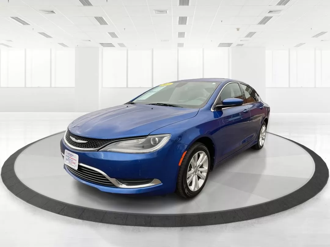 2015 Chrysler 200 Limited (1C3CCCAB9FN) with an 3.6L V-6 DOHC engine, located at 1230 East Main St, Xenia, OH, 45385, (937) 908-9800, 39.688026, -83.910172 - Photo#8