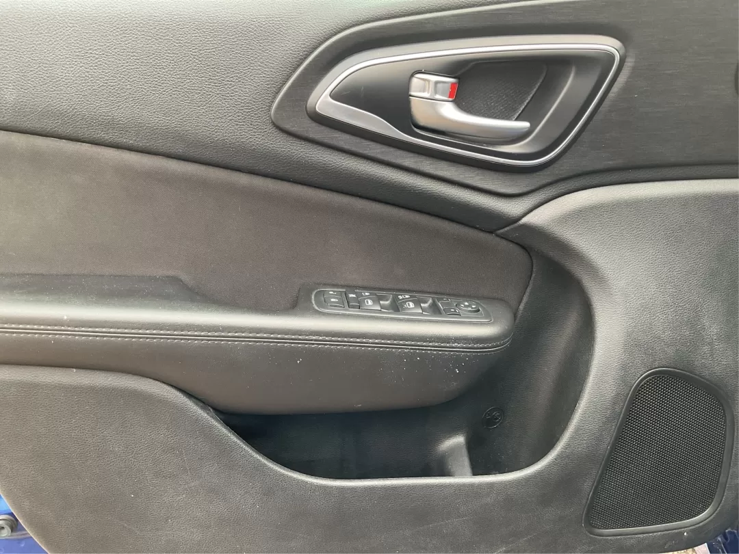 2015 Chrysler 200 Limited (1C3CCCAB9FN) with an 3.6L V-6 DOHC engine, located at 1230 East Main St, Xenia, OH, 45385, (937) 908-9800, 39.688026, -83.910172 - Photo#19