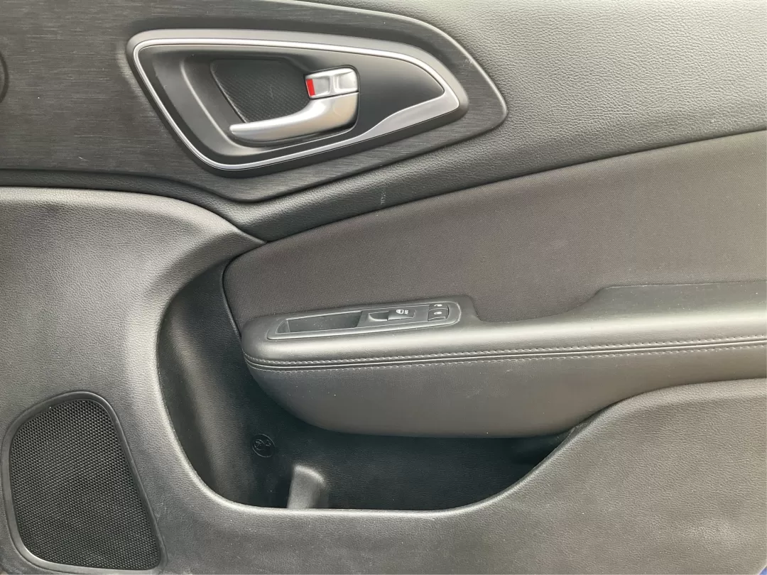 2015 Chrysler 200 Limited (1C3CCCAB9FN) with an 3.6L V-6 DOHC engine, located at 1230 East Main St, Xenia, OH, 45385, (937) 908-9800, 39.688026, -83.910172 - Photo#20
