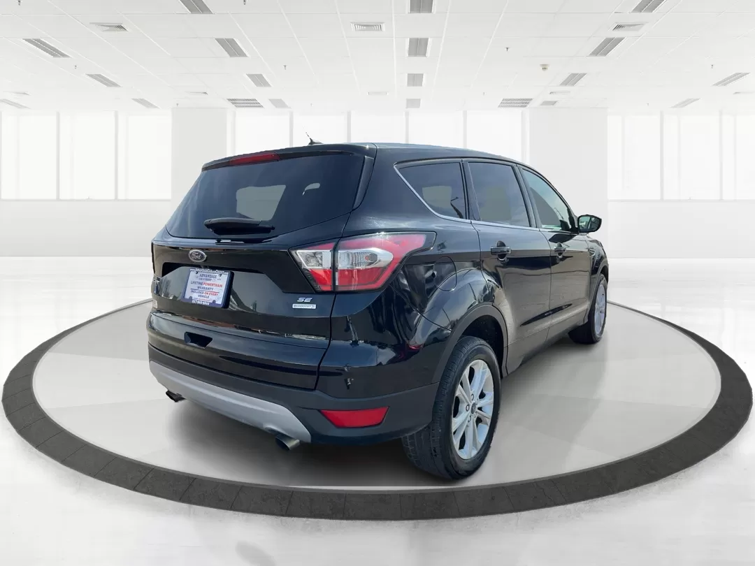 2017 Ford Escape SE (1FMCU0G9XHU) with an EcoBoost 1.5L I-4 gasoline direct injection engine, located at 1230 East Main St, Xenia, OH, 45385, (937) 908-9800, 39.688026, -83.910172 - Photo#2