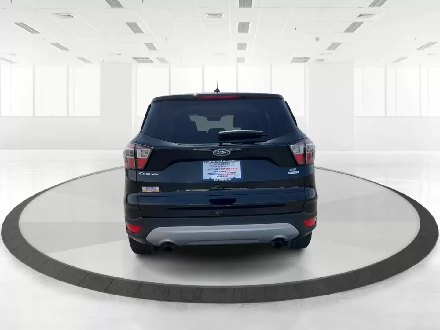 2017 Ford Escape SE (1FMCU0G9XHU) with an EcoBoost 1.5L I-4 gasoline direct injection engine, located at 1230 East Main St, Xenia, OH, 45385, (937) 908-9800, 39.688026, -83.910172 - Photo#3