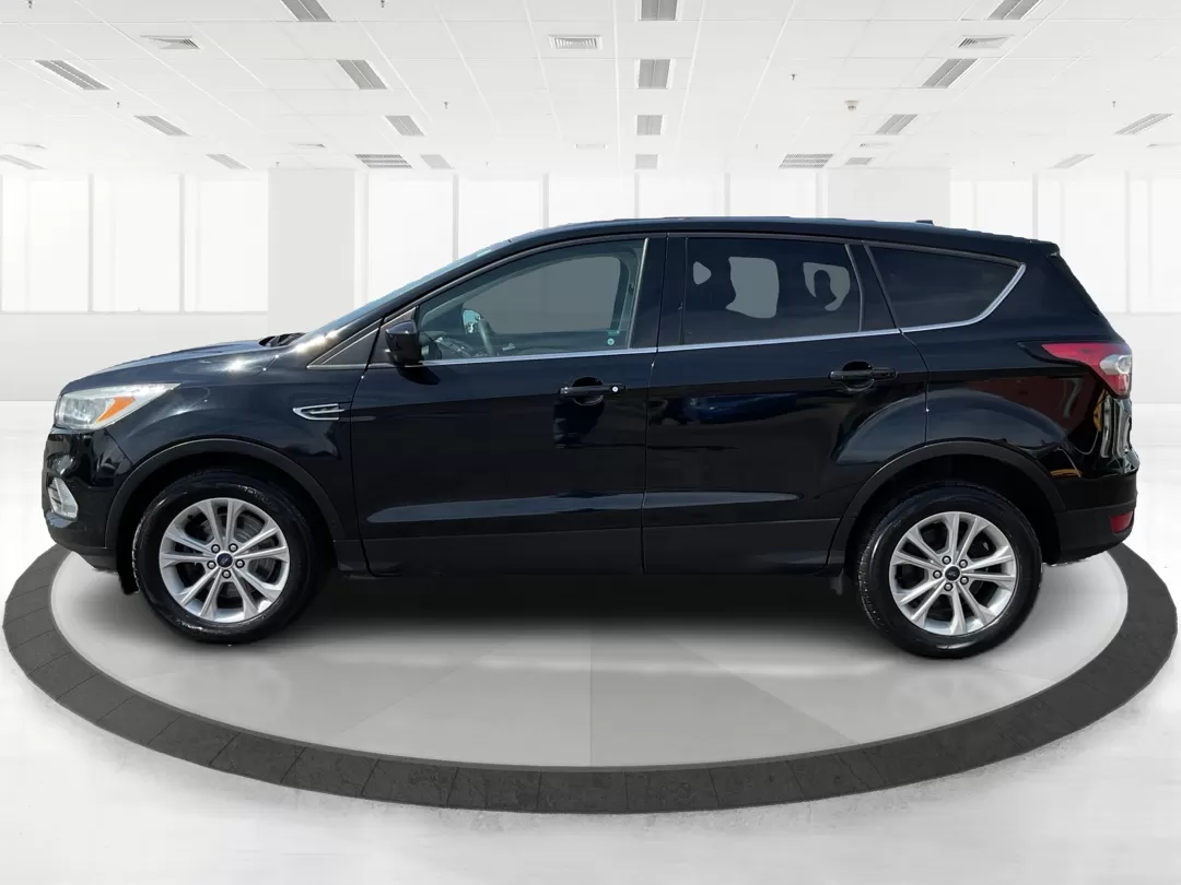 2017 Ford Escape SE (1FMCU0G9XHU) with an EcoBoost 1.5L I-4 gasoline direct injection engine, located at 1230 East Main St, Xenia, OH, 45385, (937) 908-9800, 39.688026, -83.910172 - Photo#5