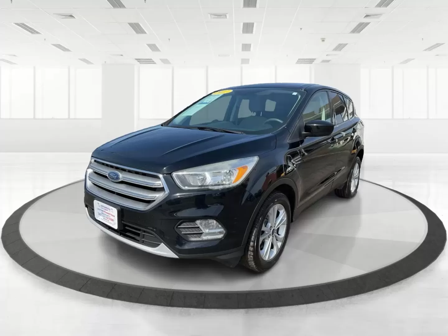 2017 Ford Escape SE (1FMCU0G9XHU) with an EcoBoost 1.5L I-4 gasoline direct injection engine, located at 1230 East Main St, Xenia, OH, 45385, (937) 908-9800, 39.688026, -83.910172 - Photo#8