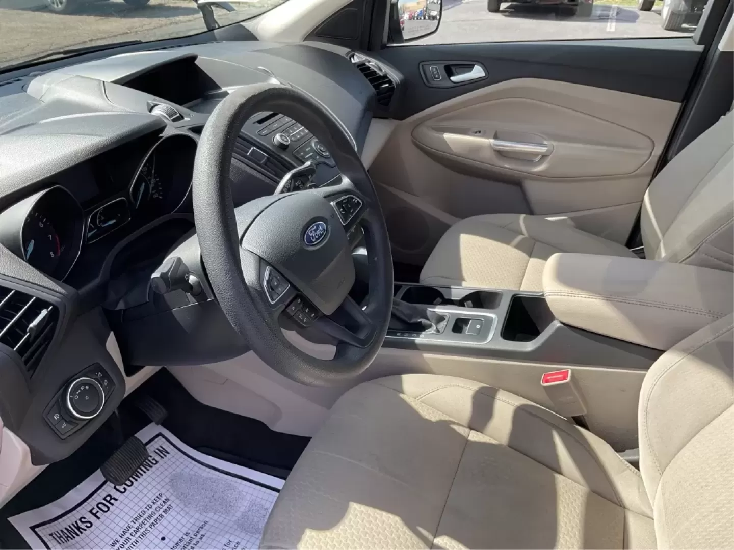 2017 Ford Escape SE (1FMCU0G9XHU) with an EcoBoost 1.5L I-4 gasoline direct injection engine, located at 1230 East Main St, Xenia, OH, 45385, (937) 908-9800, 39.688026, -83.910172 - Photo#9