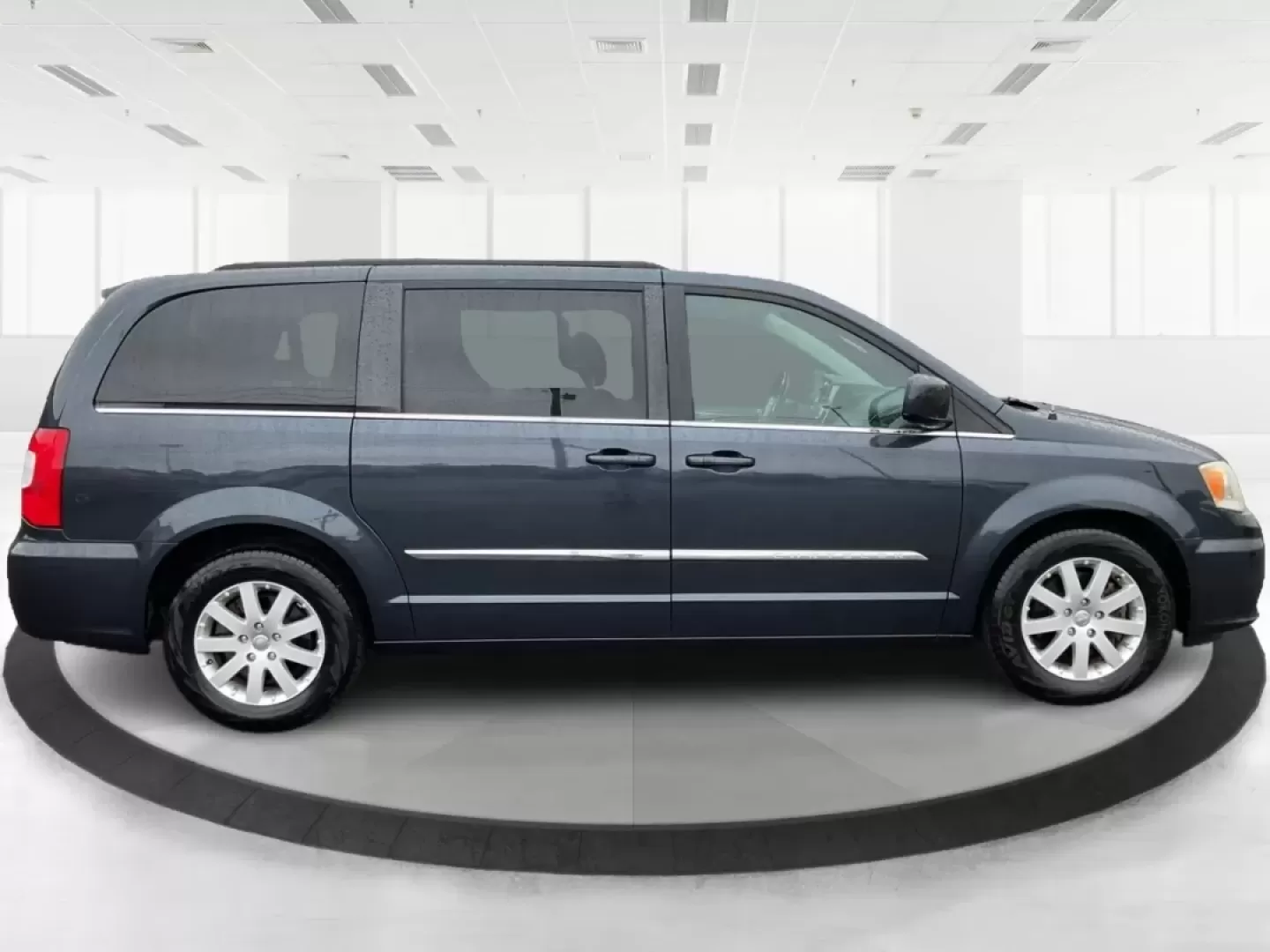 2013 Chrysler Town and Country Touring (2C4RC1BG5DR) with an Pentastar 3.6L V-6 DOHC engine, located at 8750 N County Rd 25A, Piqua, OH, 45356, (937) 908-9800, 40.164391, -84.232513 - Photo#1