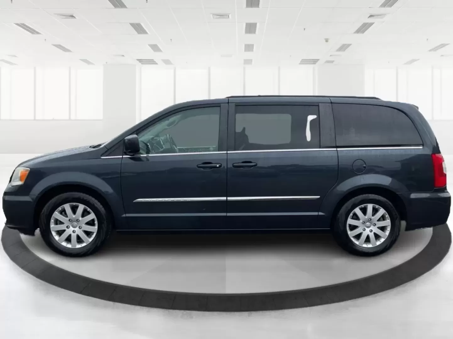2013 Chrysler Town and Country Touring (2C4RC1BG5DR) with an Pentastar 3.6L V-6 DOHC engine, located at 8750 N County Rd 25A, Piqua, OH, 45356, (937) 908-9800, 40.164391, -84.232513 - Photo#5