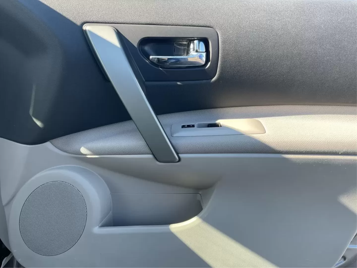 2013 Nissan Rogue S (JN8AS5MV4DW) with an 2.5L I-4 DOHC engine, located at 1230 East Main St, Xenia, OH, 45385, (937) 908-9800, 39.688026, -83.910172 - Are you ready to elevate your driving experience? Whether you're a growing family, a weekend adventurer, or someone who needs a reliable commuter vehicle, the 2013 Nissan Rogue is your perfect match! At Advantage Car and Credit in Fairborn, OH, we specialize in providing great vehicles with options - Photo#18