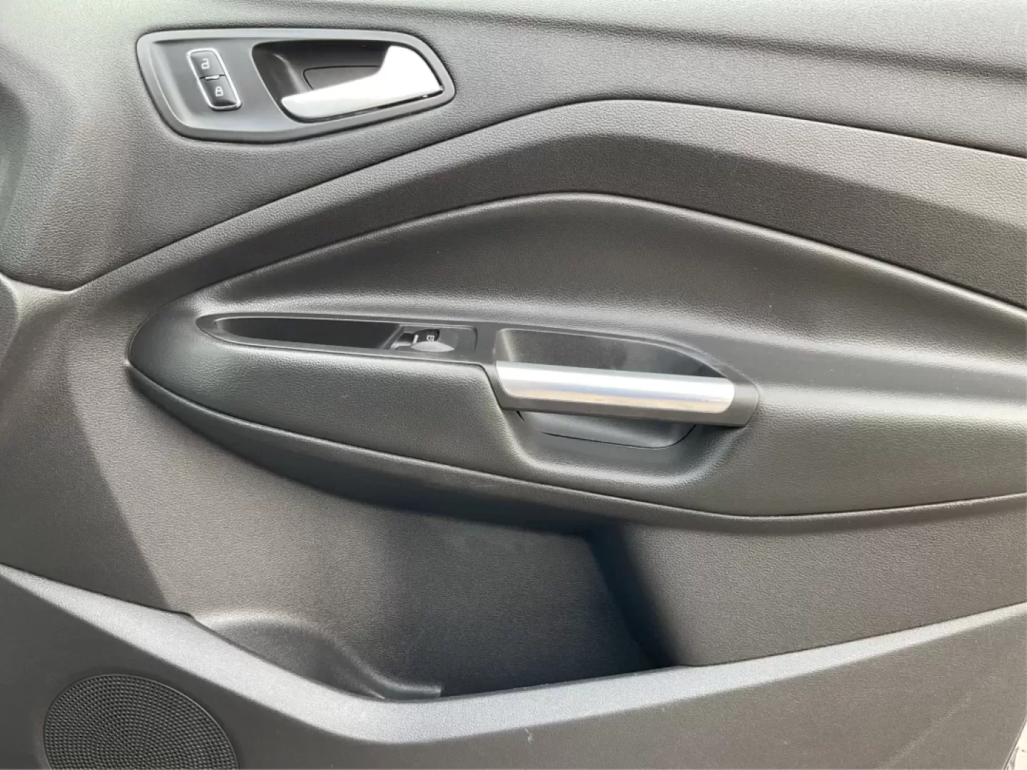 2015 Ford Escape Titanium (1FMCU9J95FU) with an Other engine, located at 1230 East Main St, Xenia, OH, 45385, (937) 908-9800, 39.688026, -83.910172 - Discover your next adventure with the 2015 Ford Escape Titanium, now available at Advantage Car and Credit in Fairborn, OH! Whether you're looking for a family-friendly SUV, a reliable commuter vehicle, or a versatile option for weekend getaways, this Escape checks all the boxes. With a stunning Tux - Photo#19