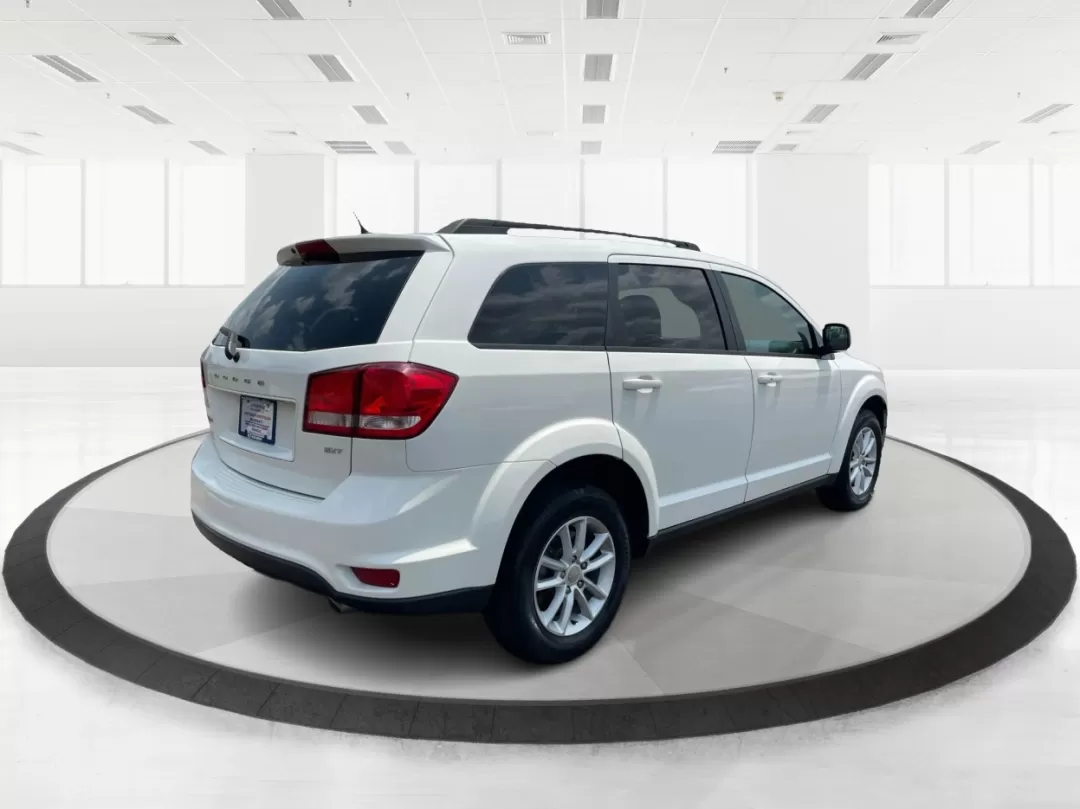 2016 Dodge Journey SXT (3C4PDDBG7GT) with an Pentastar 3.6L V-6 DOHC engine, located at 1230 East Main St, Xenia, OH, 45385, (937) 908-9800, 39.688026, -83.910172 - Photo#2