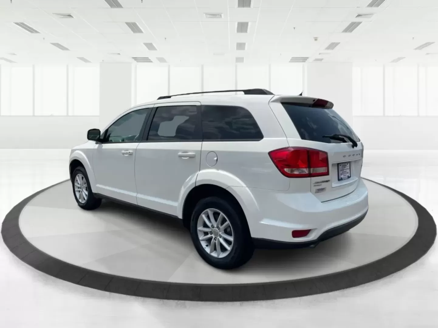 2016 Dodge Journey SXT (3C4PDDBG7GT) with an Pentastar 3.6L V-6 DOHC engine, located at 1230 East Main St, Xenia, OH, 45385, (937) 908-9800, 39.688026, -83.910172 - **Discover Your Next Adventure with the 2016 Dodge Journey SXT at Advantage Car and Credit!**<br /> <br /> Are you ready to elevate your family outings or weekend adventures? The 2016 Dodge Journey SXT is the ideal SUV for those seeking space, functionality, and comfort without breaking the bank. Wi - Photo#4