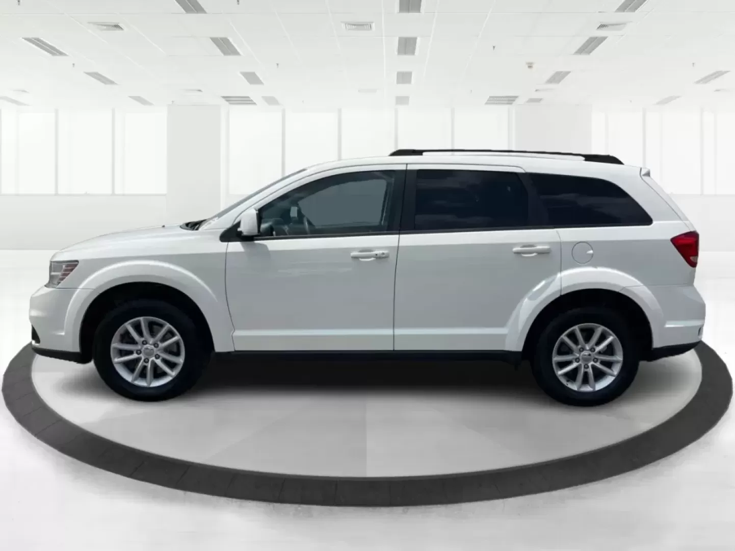 2016 Dodge Journey SXT (3C4PDDBG7GT) with an Pentastar 3.6L V-6 DOHC engine, located at 1230 East Main St, Xenia, OH, 45385, (937) 908-9800, 39.688026, -83.910172 - **Discover Your Next Adventure with the 2016 Dodge Journey SXT at Advantage Car and Credit!**<br /> <br /> Are you ready to elevate your family outings or weekend adventures? The 2016 Dodge Journey SXT is the ideal SUV for those seeking space, functionality, and comfort without breaking the bank. Wi - Photo#5