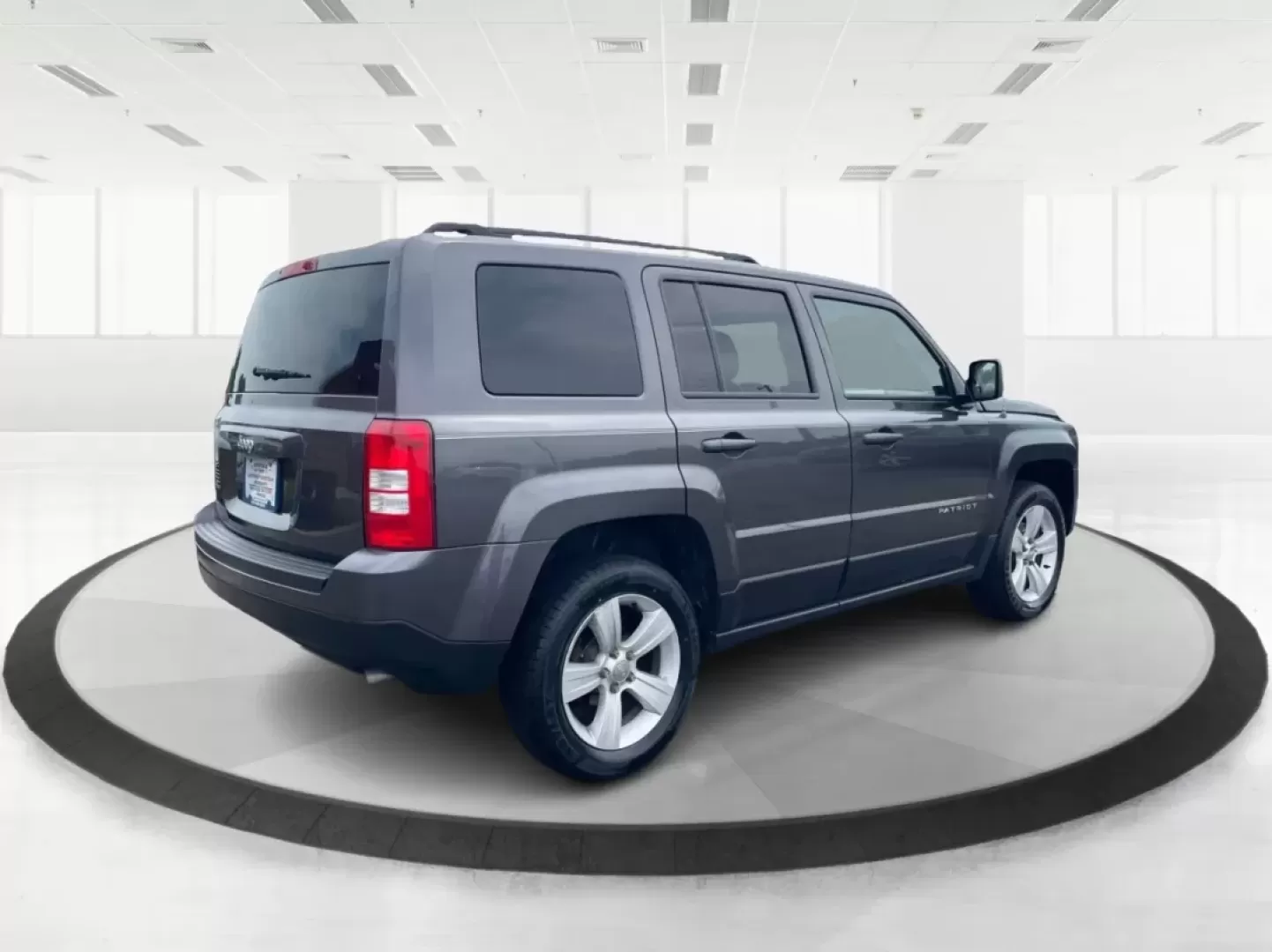 2014 Jeep Patriot Latitude 4WD (1C4NJRFB5ED) with an 2.4L L4 DOHC 16V engine, located at 1230 East Main St, Xenia, OH, 45385, (937) 908-9800, 39.688026, -83.910172 - Photo#16