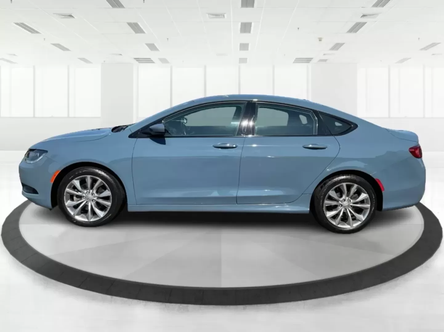 2015 Chrysler 200 S (1C3CCCBB8FN) with an Other engine, located at 1184 Kauffman Ave, Fairborn, OH, 45324, (937) 908-9800, 39.807072, -84.030914 - **Experience Luxury on a Budget with the 2015 Chrysler 200 S at Advantage Car and Credit**<br /> <br /> Looking for a stylish sedan that can handle your daily commute as effortlessly as your weekend adventures? The 2015 Chrysler 200 S is the perfect blend of comfort, technology, and modern aesthetic - Photo#5