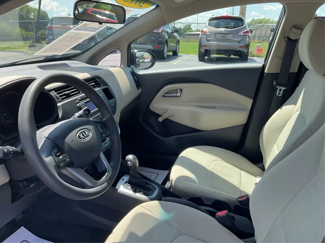 2013 Nissan Pathfinder SV (5N1AR2MM5DC) with an 3.5L V-6 DOHC engine, located at 880 E. National Road, OH, 45377, (937) 908-9800, 39.891918, -84.183975 - Photo#9