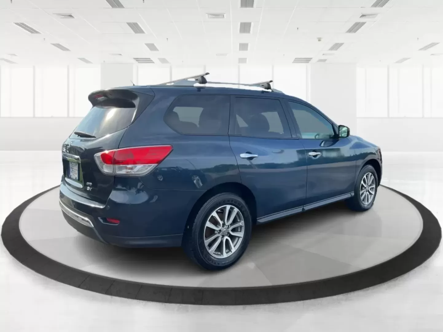 2013 Nissan Pathfinder SV (5N1AR2MM5DC) with an 3.5L V-6 DOHC engine, located at 1230 East Main St, Xenia, OH, 45385, (937) 908-9800, 39.688026, -83.910172 - **Adventure Awaits in the 2013 Nissan Pathfinder SV Your Perfect Family SUV!**<br /> <br /> Are you ready to elevate your family adventures to the next level? Whether it's a weekend getaway or the daily school run, the 2013 Nissan Pathfinder SV, available at Advantage Car and Credit in Fairborn, OH - Photo#2