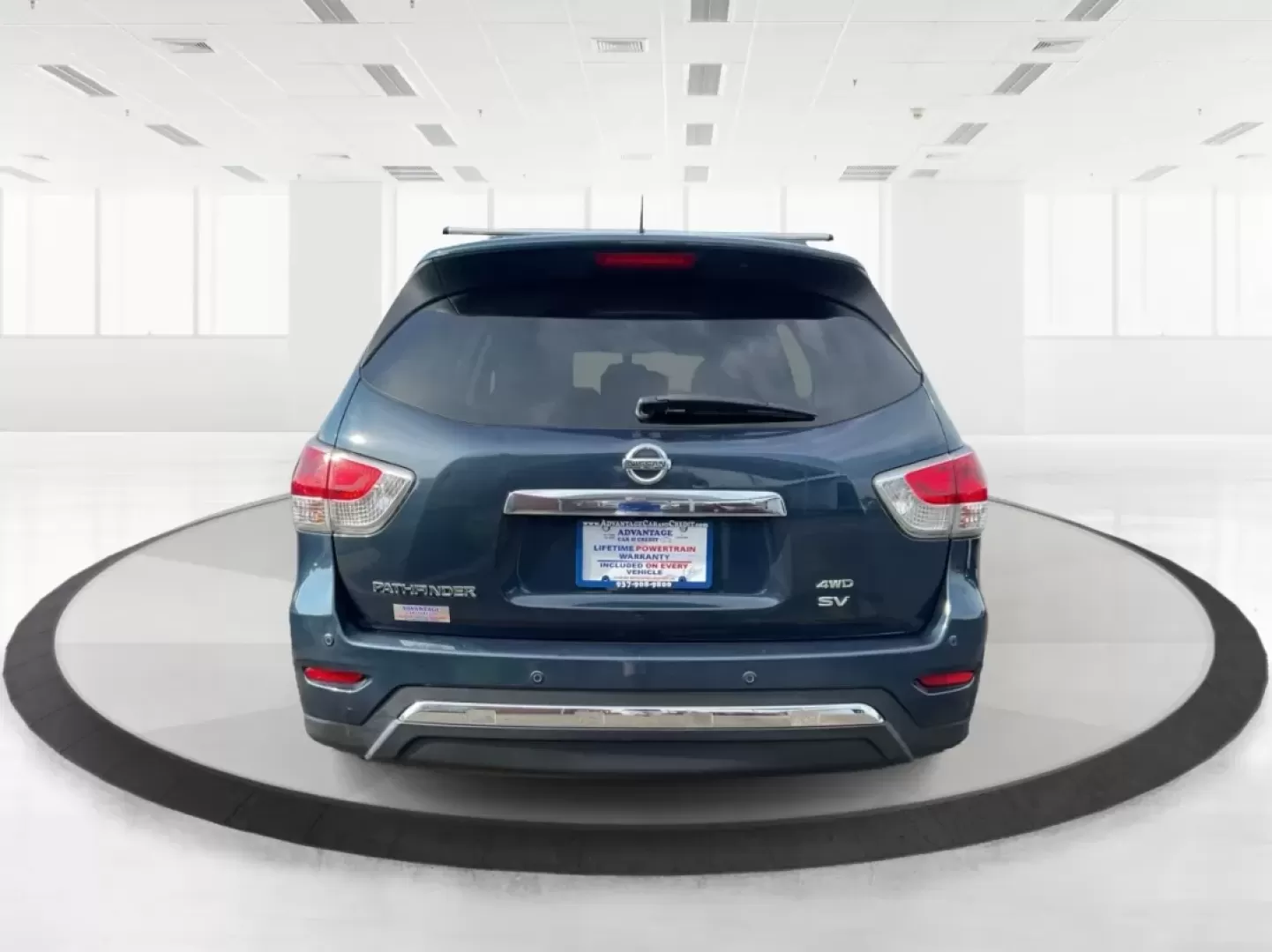 2013 Nissan Pathfinder SV (5N1AR2MM5DC) with an 3.5L V-6 DOHC engine, located at 1230 East Main St, Xenia, OH, 45385, (937) 908-9800, 39.688026, -83.910172 - **Adventure Awaits in the 2013 Nissan Pathfinder SV Your Perfect Family SUV!**<br /> <br /> Are you ready to elevate your family adventures to the next level? Whether it's a weekend getaway or the daily school run, the 2013 Nissan Pathfinder SV, available at Advantage Car and Credit in Fairborn, OH - Photo#3
