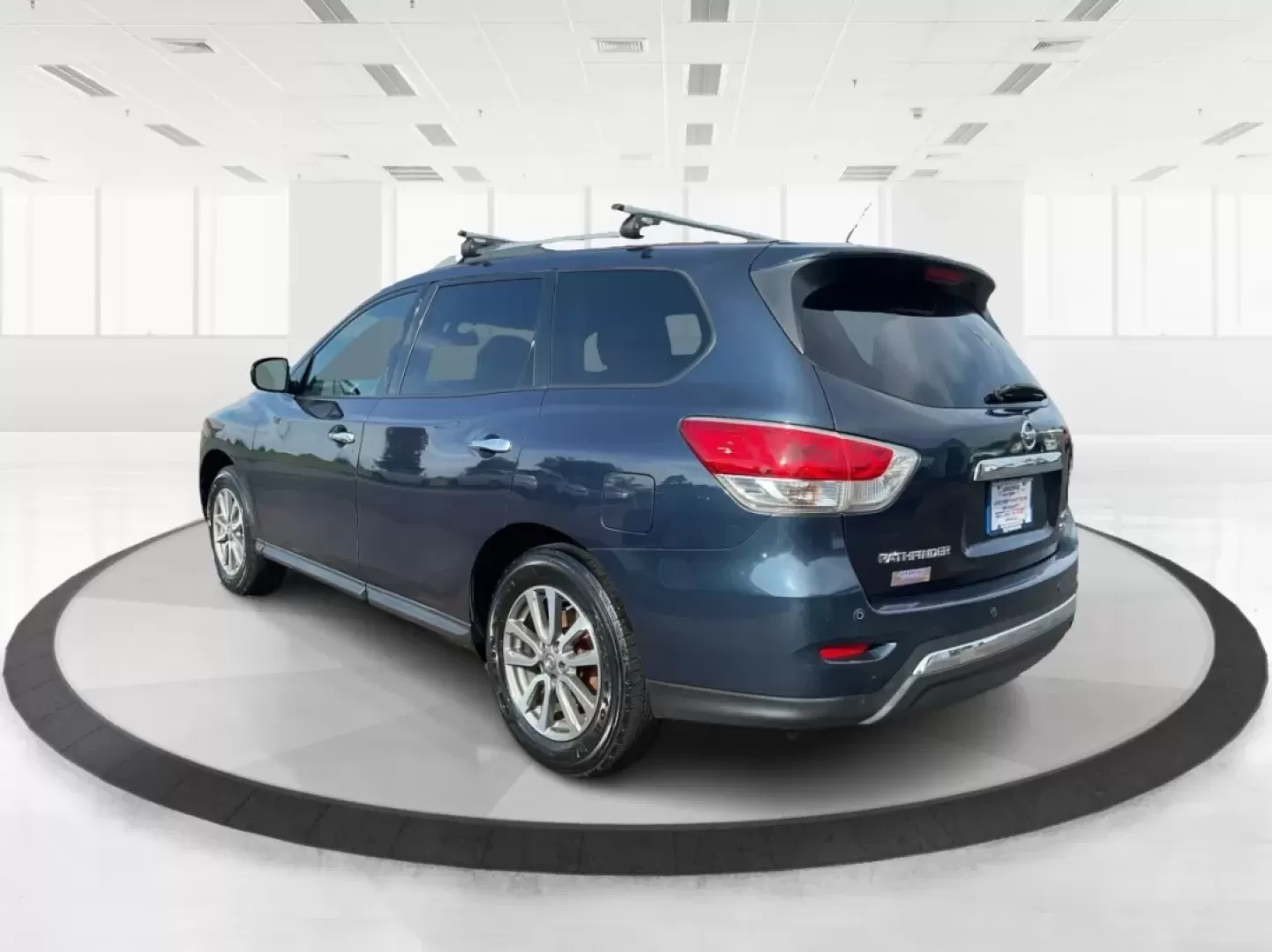 2013 Nissan Pathfinder SV (5N1AR2MM5DC) with an 3.5L V-6 DOHC engine, located at 1230 East Main St, Xenia, OH, 45385, (937) 908-9800, 39.688026, -83.910172 - **Adventure Awaits in the 2013 Nissan Pathfinder SV Your Perfect Family SUV!**<br /> <br /> Are you ready to elevate your family adventures to the next level? Whether it's a weekend getaway or the daily school run, the 2013 Nissan Pathfinder SV, available at Advantage Car and Credit in Fairborn, OH - Photo#4